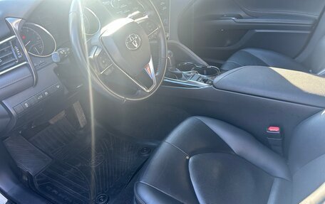 Toyota Camry, 2018 год, 2 550 000 рублей, 10 фотография