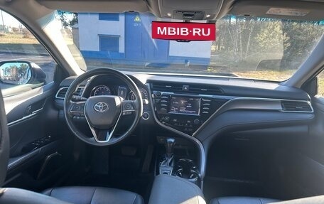Toyota Camry, 2018 год, 2 550 000 рублей, 11 фотография