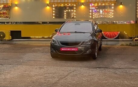 Opel Astra J, 2011 год, 750 000 рублей, 2 фотография