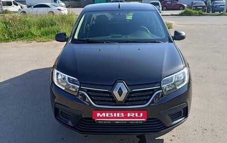 Renault Logan II, 2018 год, 850 000 рублей, 2 фотография
