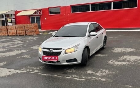 Chevrolet Cruze II, 2011 год, 800 000 рублей, 4 фотография