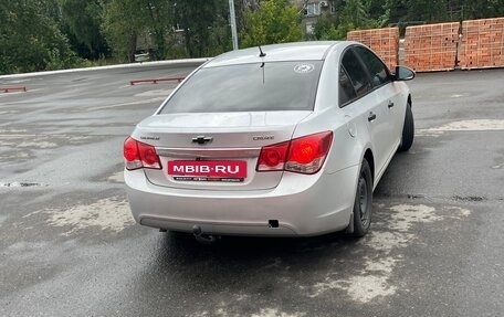 Chevrolet Cruze II, 2011 год, 800 000 рублей, 3 фотография