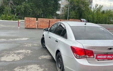 Chevrolet Cruze II, 2011 год, 800 000 рублей, 2 фотография