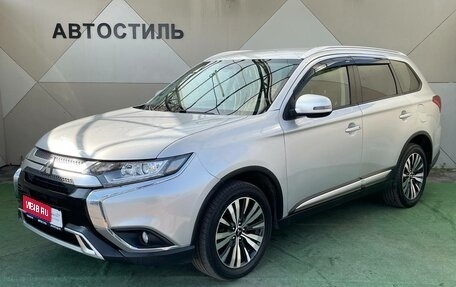 Mitsubishi Outlander III рестайлинг 3, 2019 год, 1 949 000 рублей, 1 фотография