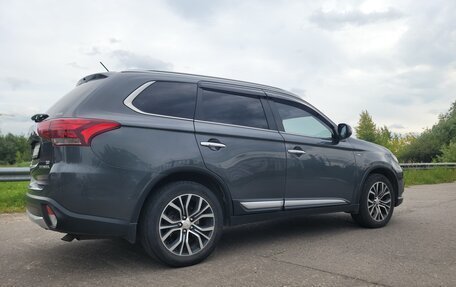 Mitsubishi Outlander III рестайлинг 3, 2015 год, 2 690 000 рублей, 7 фотография