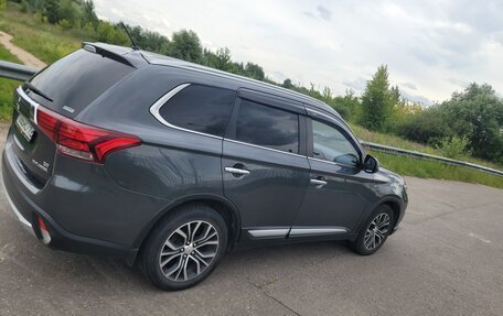 Mitsubishi Outlander III рестайлинг 3, 2015 год, 2 690 000 рублей, 6 фотография