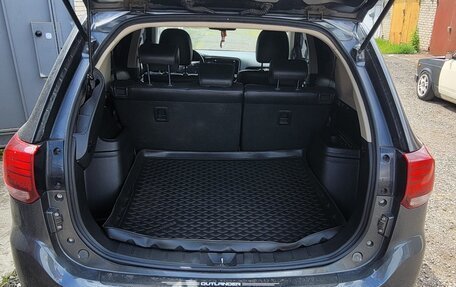 Mitsubishi Outlander III рестайлинг 3, 2015 год, 2 690 000 рублей, 10 фотография