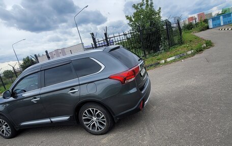 Mitsubishi Outlander III рестайлинг 3, 2015 год, 2 690 000 рублей, 8 фотография
