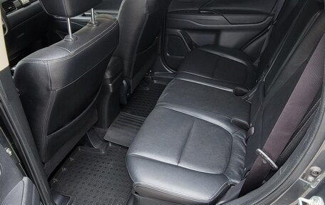 Mitsubishi Outlander III рестайлинг 3, 2015 год, 2 690 000 рублей, 13 фотография