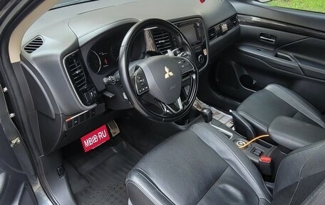 Mitsubishi Outlander III рестайлинг 3, 2015 год, 2 690 000 рублей, 15 фотография
