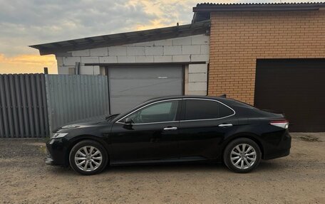 Toyota Camry, 2018 год, 2 000 000 рублей, 4 фотография
