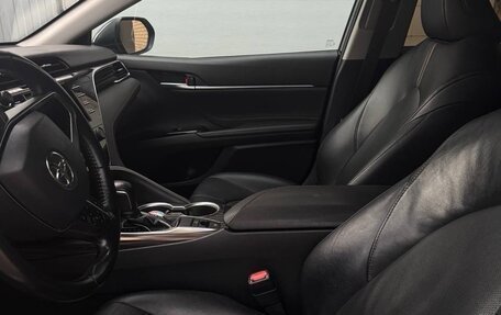 Toyota Camry, 2018 год, 2 000 000 рублей, 5 фотография