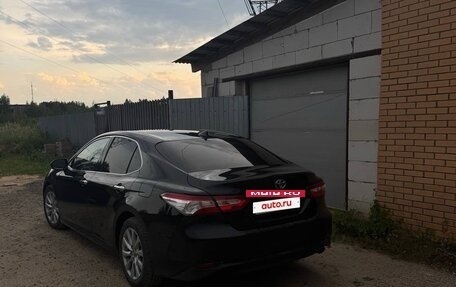Toyota Camry, 2018 год, 2 000 000 рублей, 2 фотография