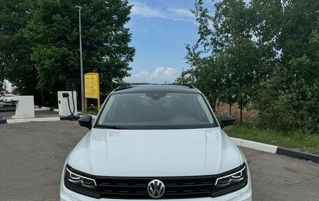 Volkswagen Tiguan II, 2019 год, 2 950 000 рублей, 2 фотография