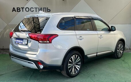 Mitsubishi Outlander III рестайлинг 3, 2019 год, 1 949 000 рублей, 2 фотография