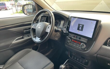 Mitsubishi Outlander III рестайлинг 3, 2019 год, 1 949 000 рублей, 9 фотография
