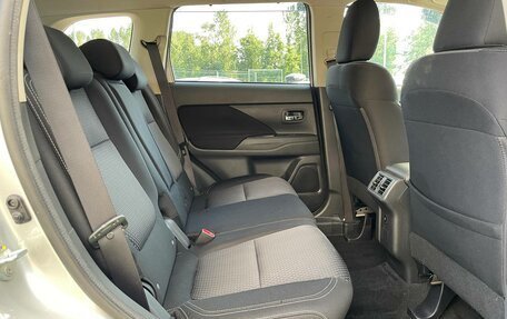 Mitsubishi Outlander III рестайлинг 3, 2019 год, 1 949 000 рублей, 13 фотография