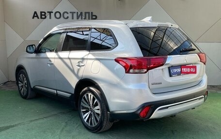 Mitsubishi Outlander III рестайлинг 3, 2019 год, 1 949 000 рублей, 4 фотография