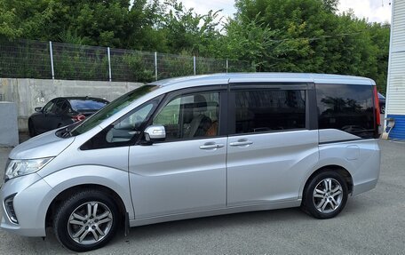 Honda Stepwgn IV, 2019 год, 2 400 000 рублей, 3 фотография
