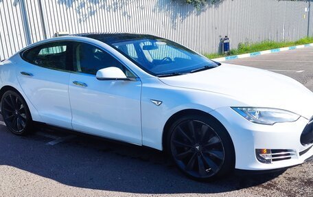 Tesla Model S I, 2013 год, 1 700 000 рублей, 1 фотография