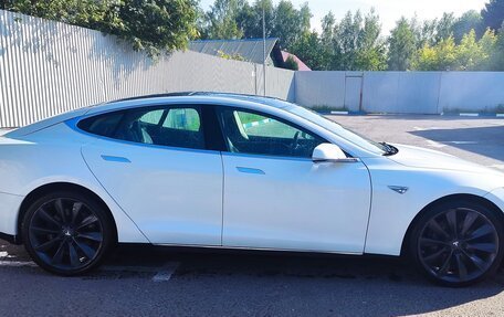 Tesla Model S I, 2013 год, 1 700 000 рублей, 2 фотография