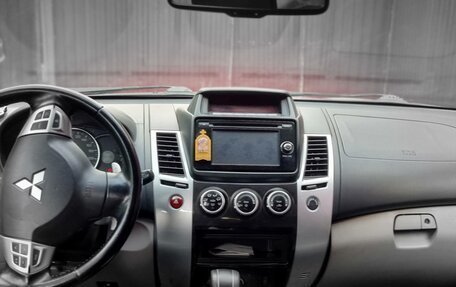 Mitsubishi Pajero Sport II рестайлинг, 2014 год, 2 400 000 рублей, 17 фотография