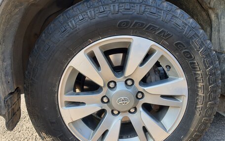 Toyota Land Cruiser Prado 150 рестайлинг 2, 2011 год, 2 950 000 рублей, 17 фотография