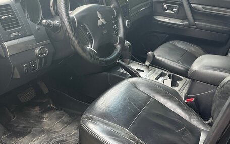 Mitsubishi Pajero IV, 2010 год, 1 810 000 рублей, 2 фотография