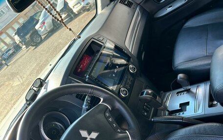 Mitsubishi Pajero IV, 2010 год, 1 600 000 рублей, 10 фотография
