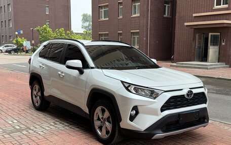 Toyota RAV4, 2021 год, 2 350 000 рублей, 3 фотография