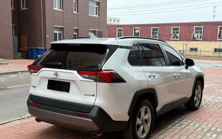 Toyota RAV4, 2021 год, 2 350 000 рублей, 4 фотография