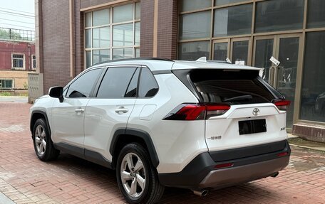Toyota RAV4, 2021 год, 2 350 000 рублей, 5 фотография