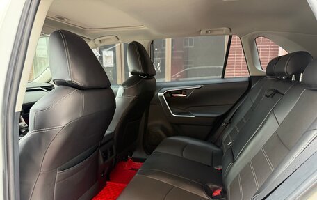 Toyota RAV4, 2021 год, 2 350 000 рублей, 8 фотография