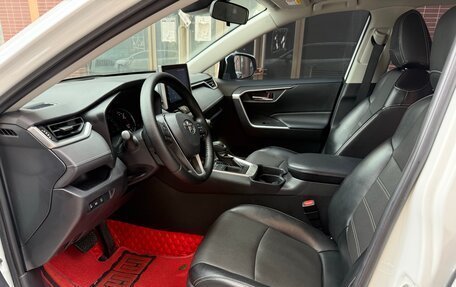 Toyota RAV4, 2021 год, 2 350 000 рублей, 7 фотография