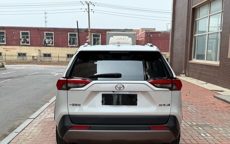 Toyota RAV4, 2021 год, 2 350 000 рублей, 6 фотография