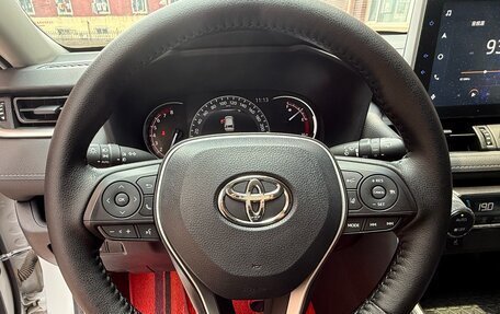 Toyota RAV4, 2021 год, 2 350 000 рублей, 13 фотография