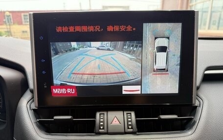 Toyota RAV4, 2021 год, 2 350 000 рублей, 10 фотография