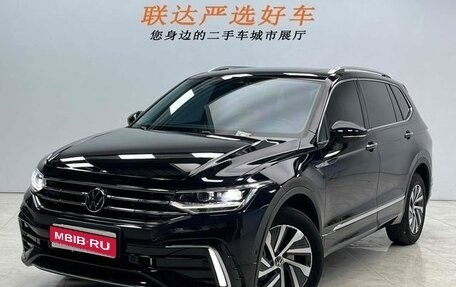 Volkswagen Tiguan II, 2023 год, 2 500 000 рублей, 1 фотография