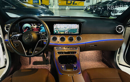 Mercedes-Benz E-Класс, 2022 год, 3 600 000 рублей, 5 фотография