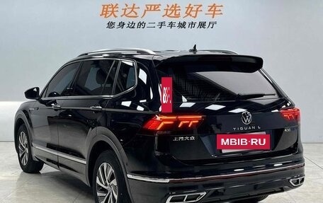 Volkswagen Tiguan II, 2023 год, 2 500 000 рублей, 2 фотография