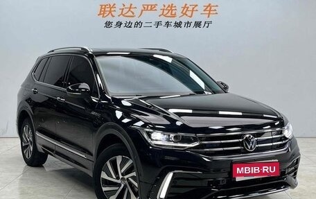 Volkswagen Tiguan II, 2023 год, 2 500 000 рублей, 3 фотография