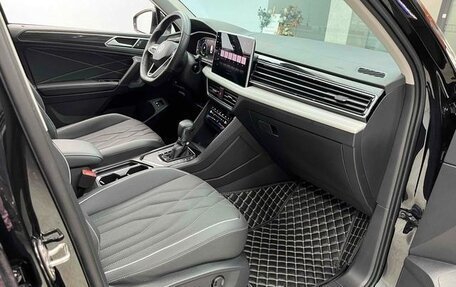 Volkswagen Tiguan II, 2023 год, 2 500 000 рублей, 14 фотография