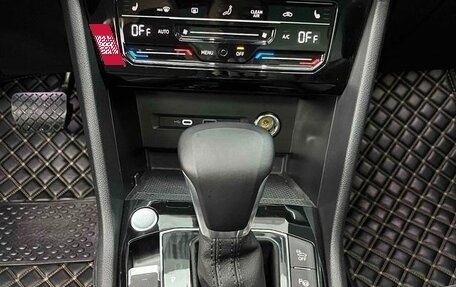 Volkswagen Tiguan II, 2023 год, 2 500 000 рублей, 10 фотография