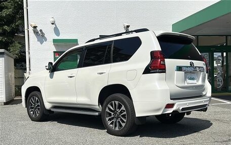Toyota Land Cruiser Prado 150 рестайлинг 2, 2022 год, 3 400 000 рублей, 4 фотография