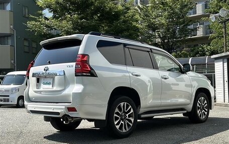 Toyota Land Cruiser Prado 150 рестайлинг 2, 2022 год, 3 400 000 рублей, 8 фотография