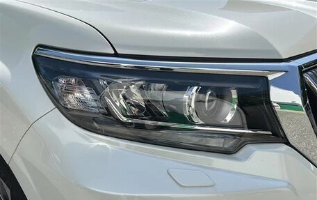 Toyota Land Cruiser Prado 150 рестайлинг 2, 2022 год, 3 400 000 рублей, 5 фотография