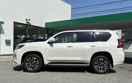 Toyota Land Cruiser Prado 150 рестайлинг 2, 2022 год, 3 400 000 рублей, 10 фотография