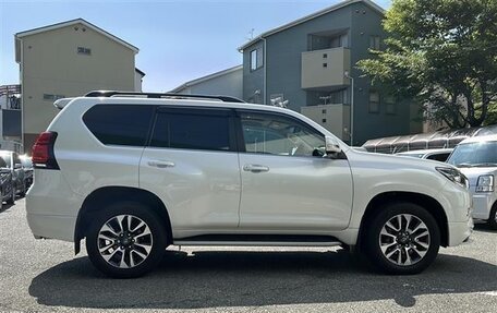 Toyota Land Cruiser Prado 150 рестайлинг 2, 2022 год, 3 400 000 рублей, 9 фотография