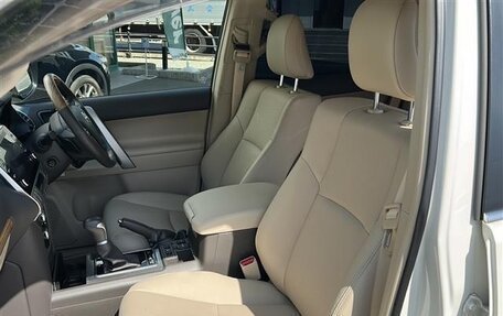 Toyota Land Cruiser Prado 150 рестайлинг 2, 2022 год, 3 400 000 рублей, 14 фотография