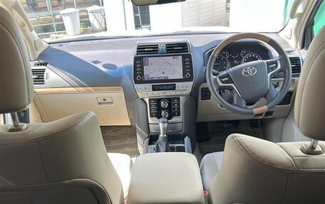 Toyota Land Cruiser Prado 150 рестайлинг 2, 2022 год, 3 400 000 рублей, 11 фотография